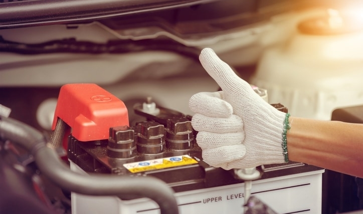 Cómo Revivir una Batería de Auto Antigua