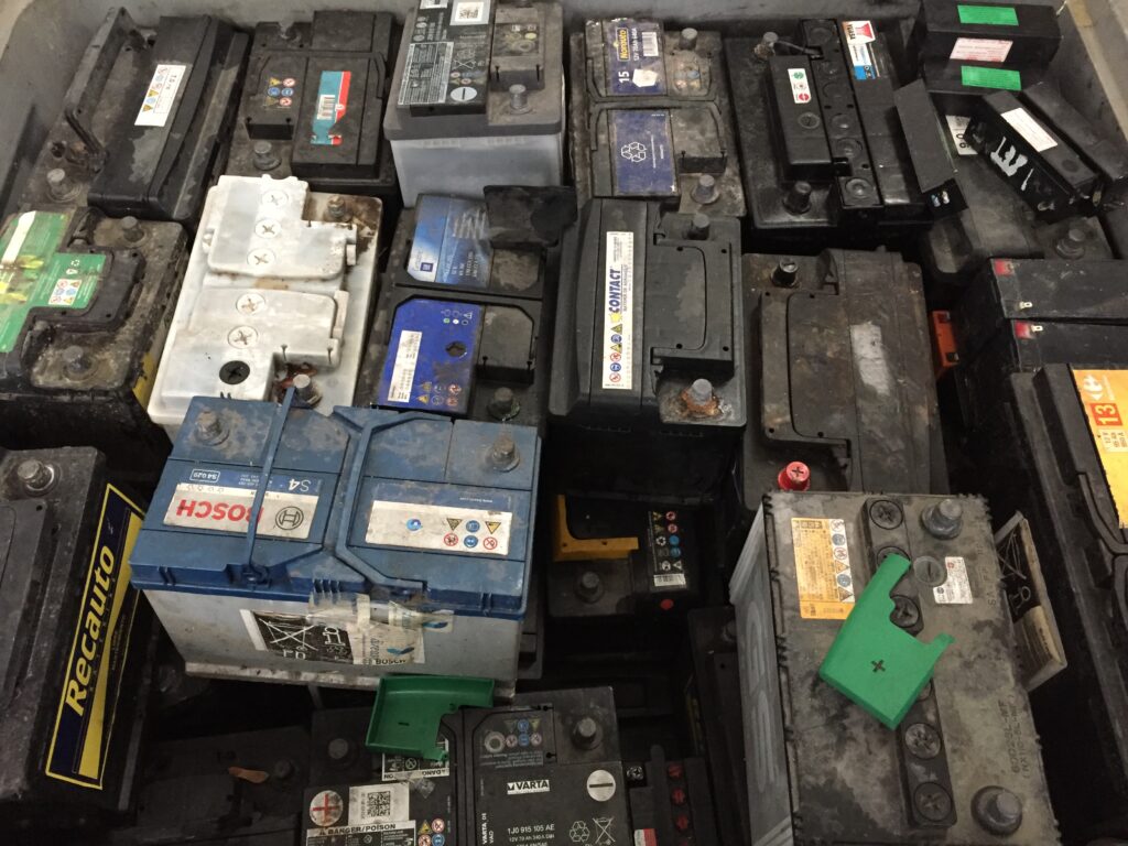 El Papel de las Organizaciones Sin Fines de Lucro en el Reciclaje de Baterías