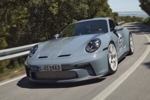 ¿Qué buscar al comprar una batería para autos de lujo?
